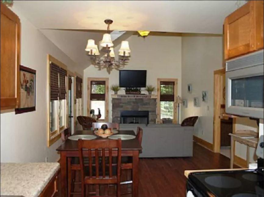 Rooster Ridge * Hendersonville
